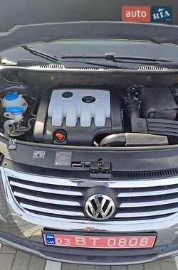 Минивэн Volkswagen Touran 2008 в 