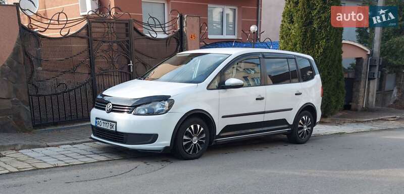 Мінівен Volkswagen Touran 2014 в Ужгороді