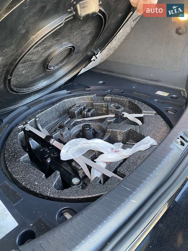 Минивэн Volkswagen Touran 2010 в Киеве фото 17 Минивэн Volkswagen Touran 2010 в Киеве