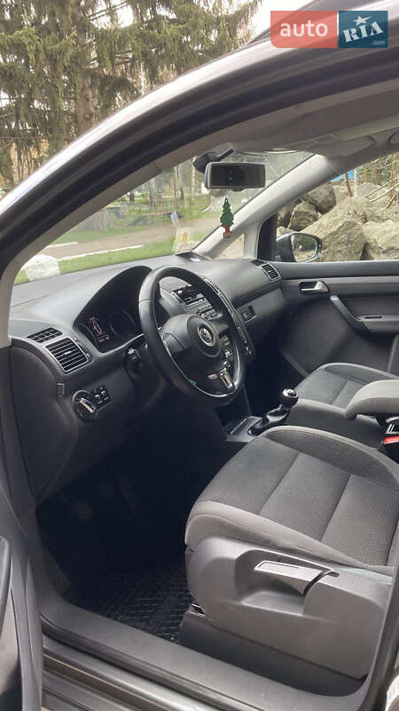 Минивэн Volkswagen Touran 2011 в Христиновке