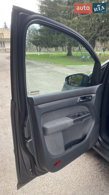 Минивэн Volkswagen Touran 2011 в Христиновке