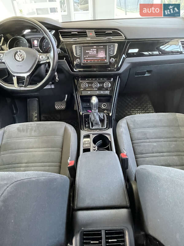 Микровэн Volkswagen Touran 2015 в Виноградове