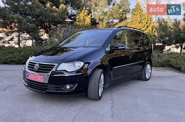 Минивэн Volkswagen Touran 2010 в 