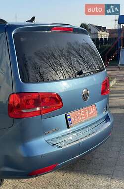 Мінівен Volkswagen Touran 2015 в 