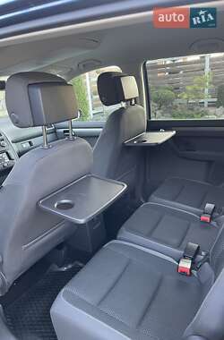 Мінівен Volkswagen Touran 2015 в 