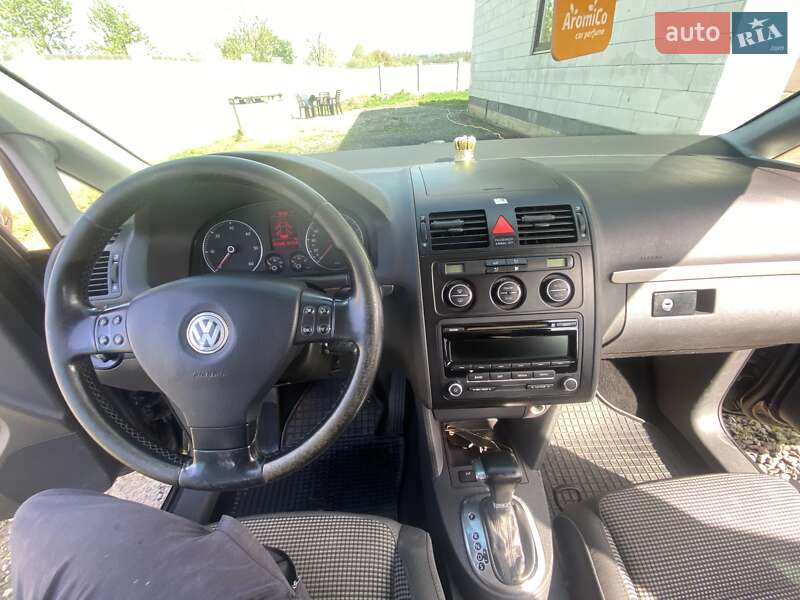 Минивэн Volkswagen Touran 2006 в Иршаве