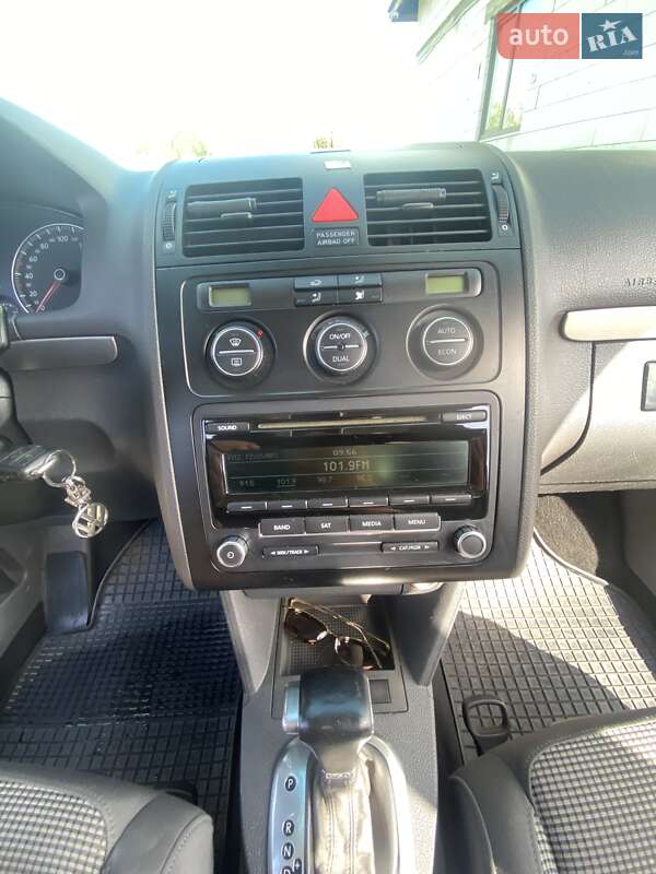 Минивэн Volkswagen Touran 2006 в Иршаве