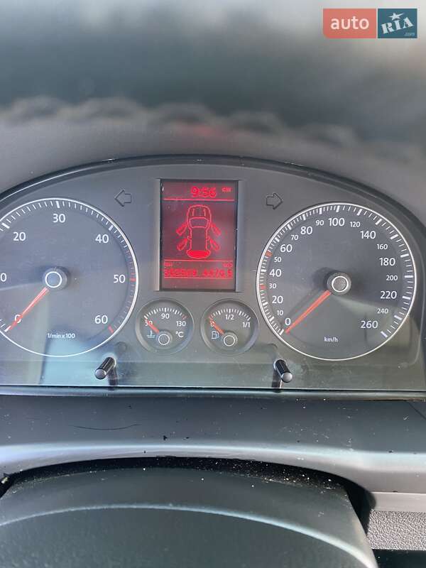 Минивэн Volkswagen Touran 2006 в Иршаве