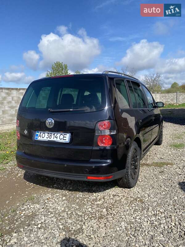 Минивэн Volkswagen Touran 2006 в Иршаве