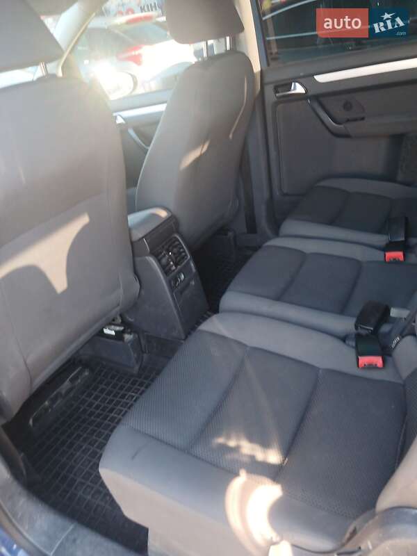 Минивэн Volkswagen Touran 2011 в Луцке