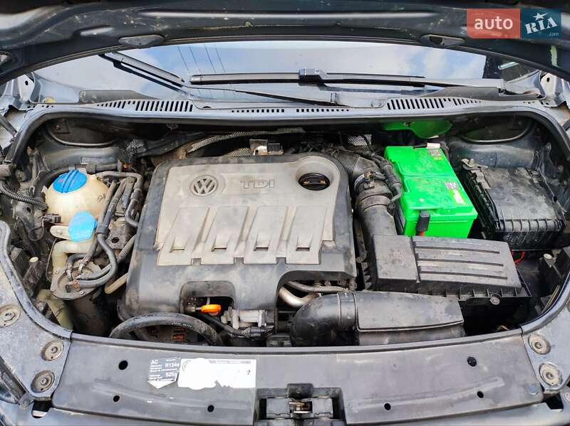 Минивэн Volkswagen Touran 2010 в Днепре