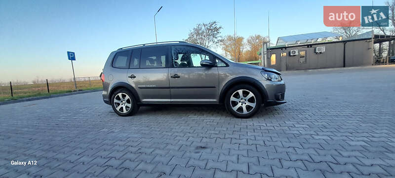 Минивэн Volkswagen Touran 2011 в Хотине
