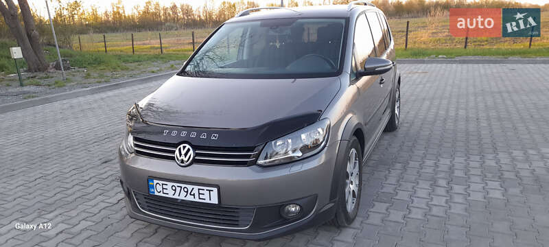 Минивэн Volkswagen Touran 2011 в Хотине