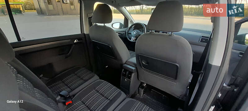 Минивэн Volkswagen Touran 2011 в Хотине