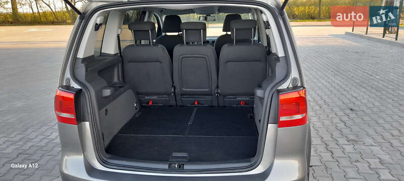 Минивэн Volkswagen Touran 2011 в Хотине