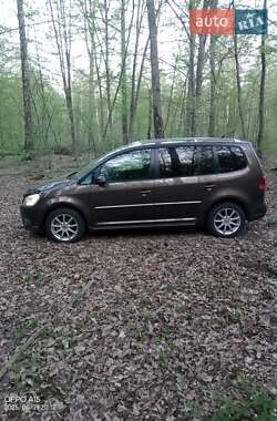 Минивэн Volkswagen Touran 2010 в 