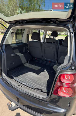 Мінівен Volkswagen Touran 2009 в 