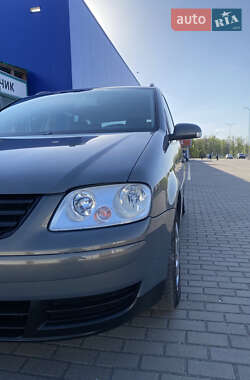 Мінівен Volkswagen Touran 2006 в 