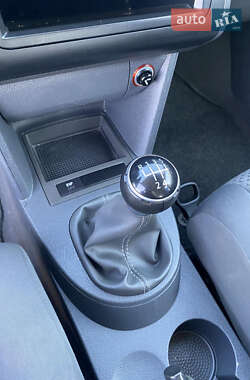 Мінівен Volkswagen Touran 2006 в 