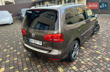 Мінівен Volkswagen Touran 2011 в 