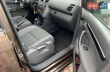 Мінівен Volkswagen Touran 2011 в 