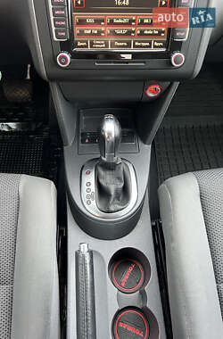 Мінівен Volkswagen Touran 2011 в 