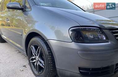 Мінівен Volkswagen Touran 2004 в 