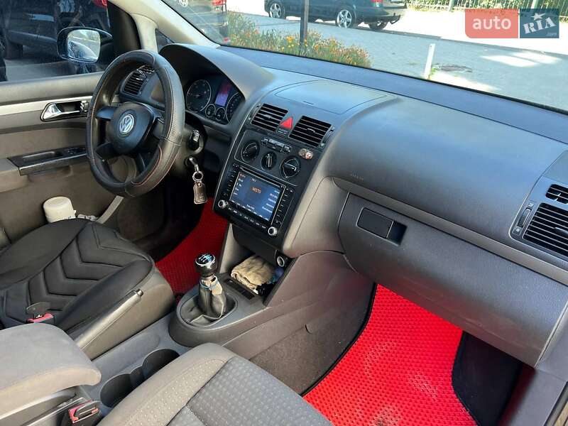 Мінівен Volkswagen Touran 2005 в Покровському
