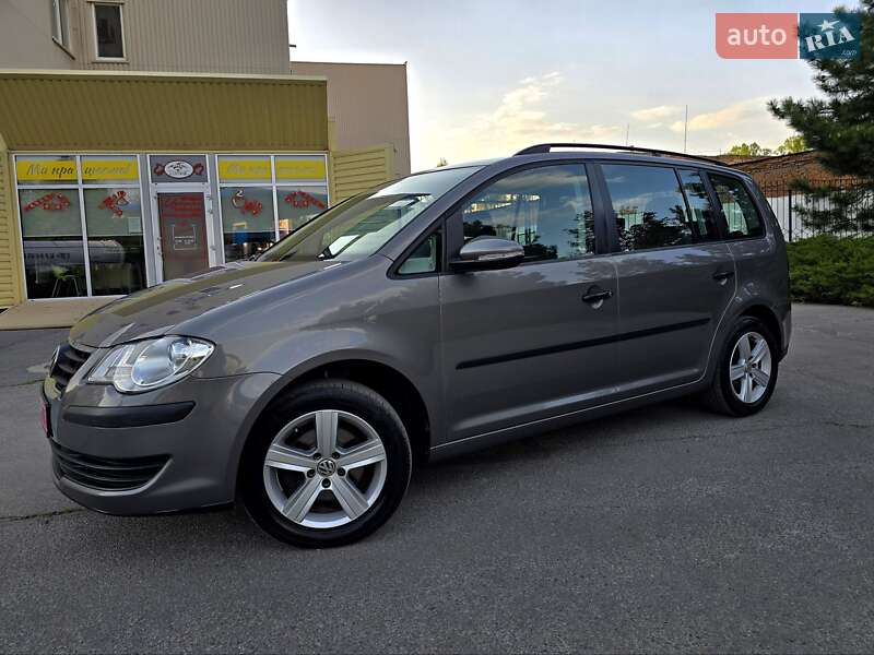 Мінівен Volkswagen Touran 2010 в Полтаві