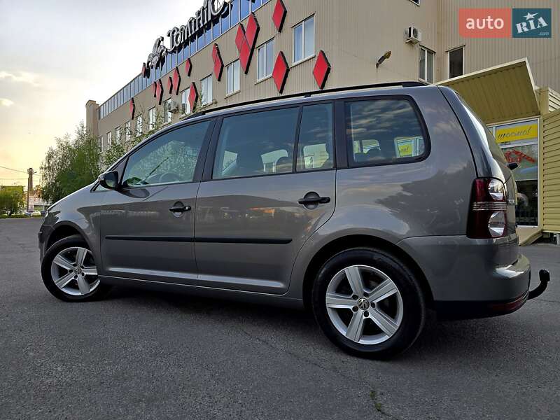 Мінівен Volkswagen Touran 2010 в Полтаві
