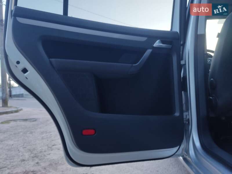 Мінівен Volkswagen Touran 2009 в Бердичеві