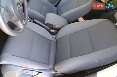 Минивэн Volkswagen Touran 2011 в 