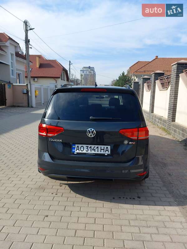 Микровэн Volkswagen Touran 2017 в Ужгороде