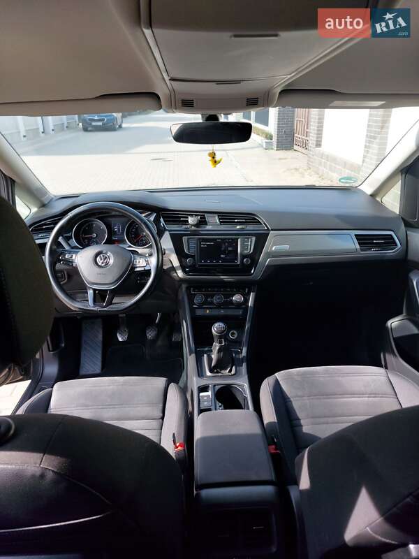 Микровэн Volkswagen Touran 2017 в Ужгороде