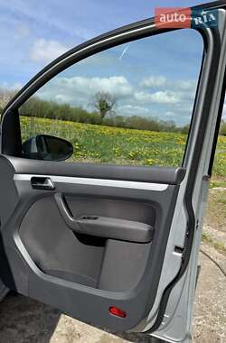 Мінівен Volkswagen Touran 2015 в 