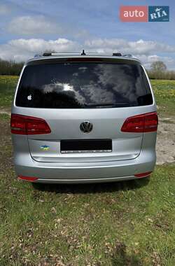 Мінівен Volkswagen Touran 2015 в 