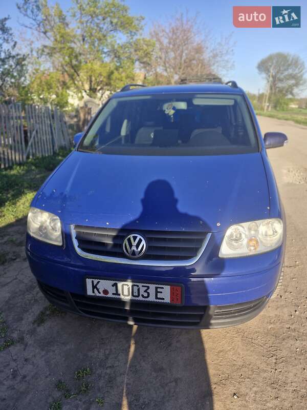 Минивэн Volkswagen Touran 2006 в 
