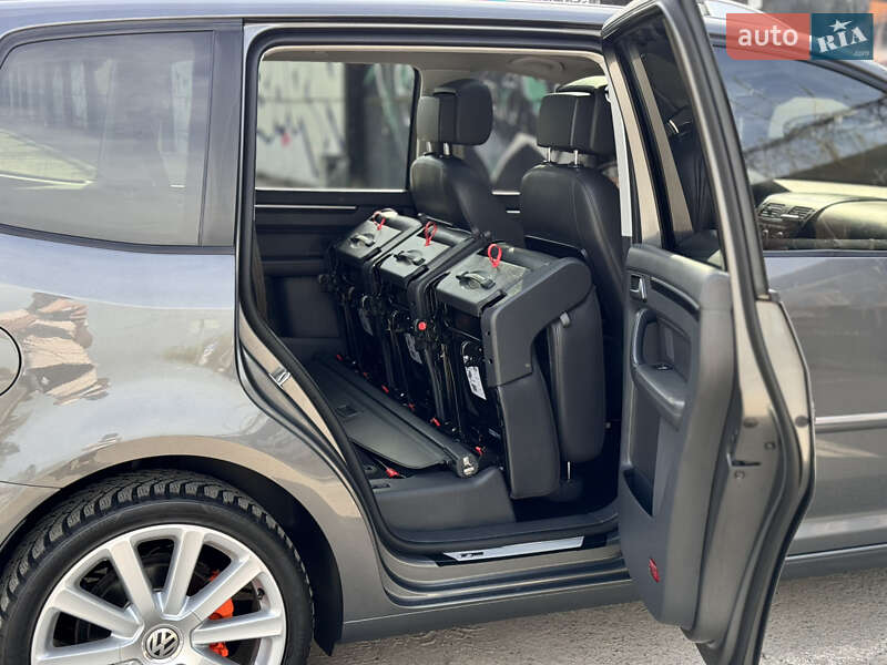 Минивэн Volkswagen Touran 2012 в Луцке