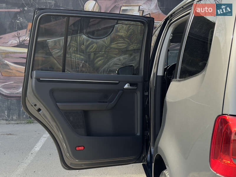 Минивэн Volkswagen Touran 2012 в Луцке