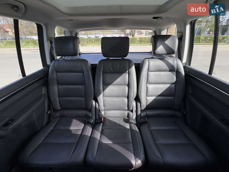 Минивэн Volkswagen Touran 2012 в Луцке