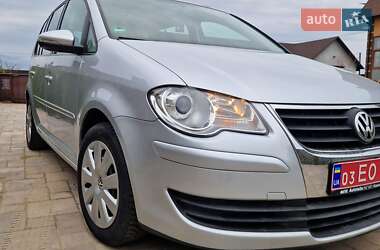 Мінівен Volkswagen Touran 2010 в Сарнах