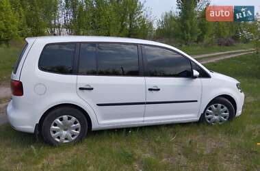 Мінівен Volkswagen Touran 2014 в 
