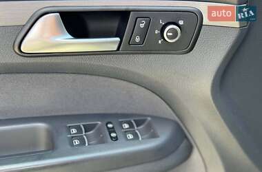 Мінівен Volkswagen Touran 2013 в 