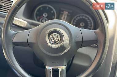 Мінівен Volkswagen Touran 2013 в 