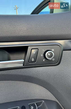 Мінівен Volkswagen Touran 2013 в 
