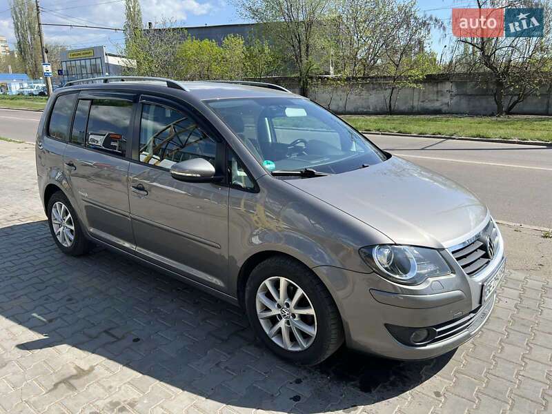 Минивэн Volkswagen Touran 2010 в Николаеве