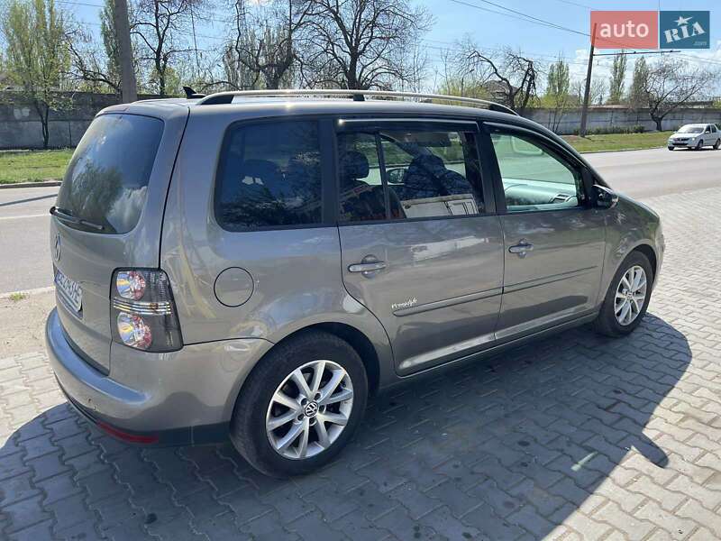 Минивэн Volkswagen Touran 2010 в Николаеве
