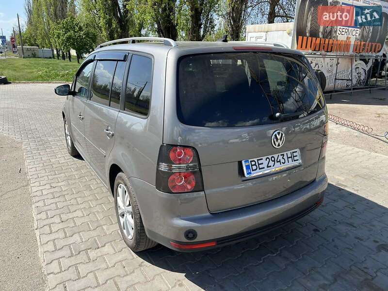 Минивэн Volkswagen Touran 2010 в Николаеве
