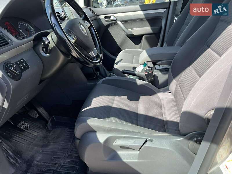 Минивэн Volkswagen Touran 2010 в Николаеве
