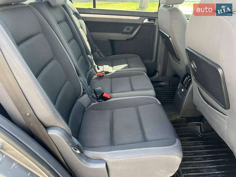 Минивэн Volkswagen Touran 2010 в Николаеве